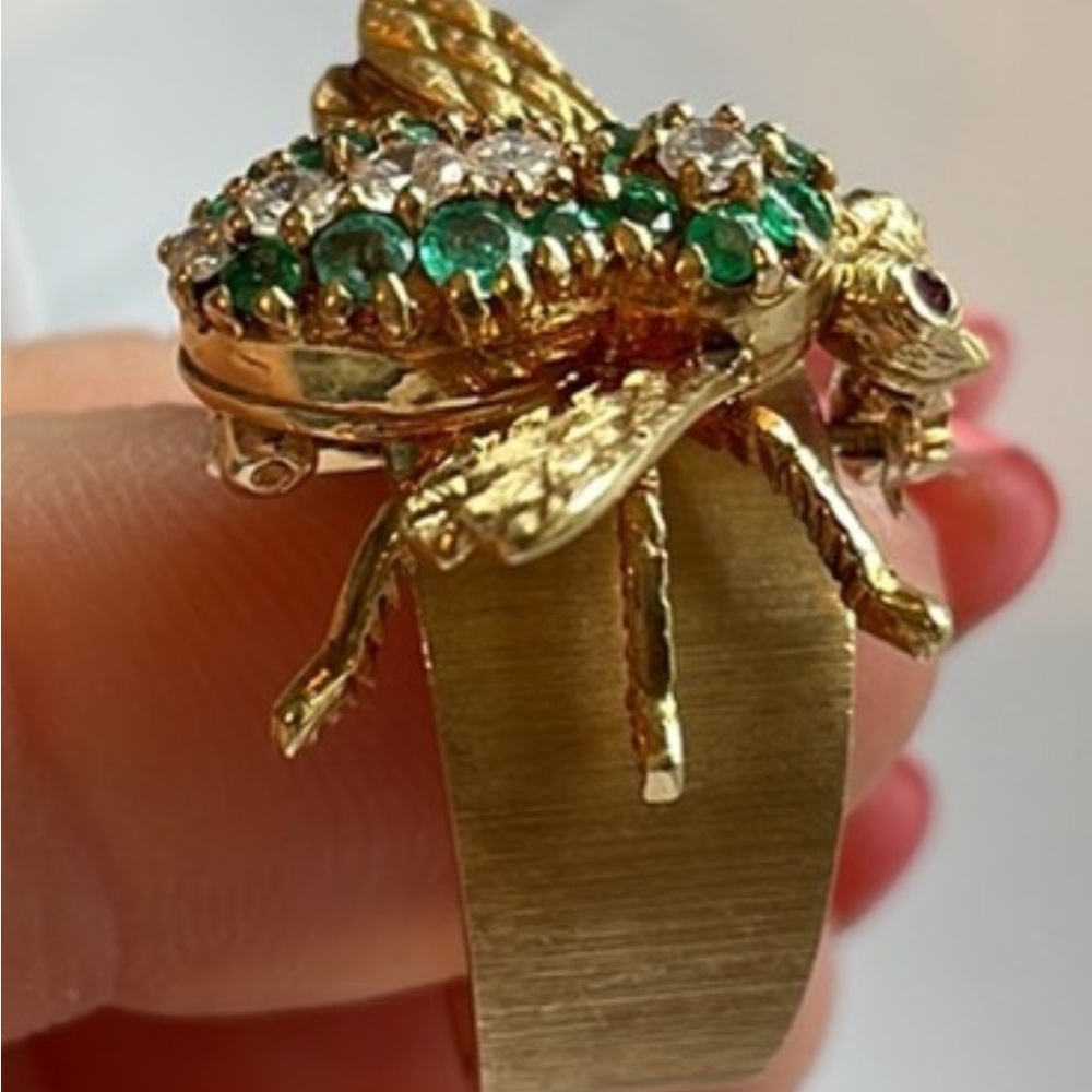 Herbert Rosenthal Emeralds and diamonds Ring
18k gold with detachable Pin - Picture 4 of 17
